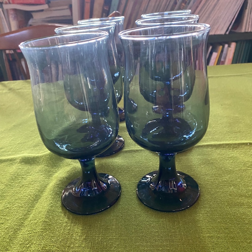 Set of 6 vintage Libbey “Apollo” blue stemmed wine or water glasses